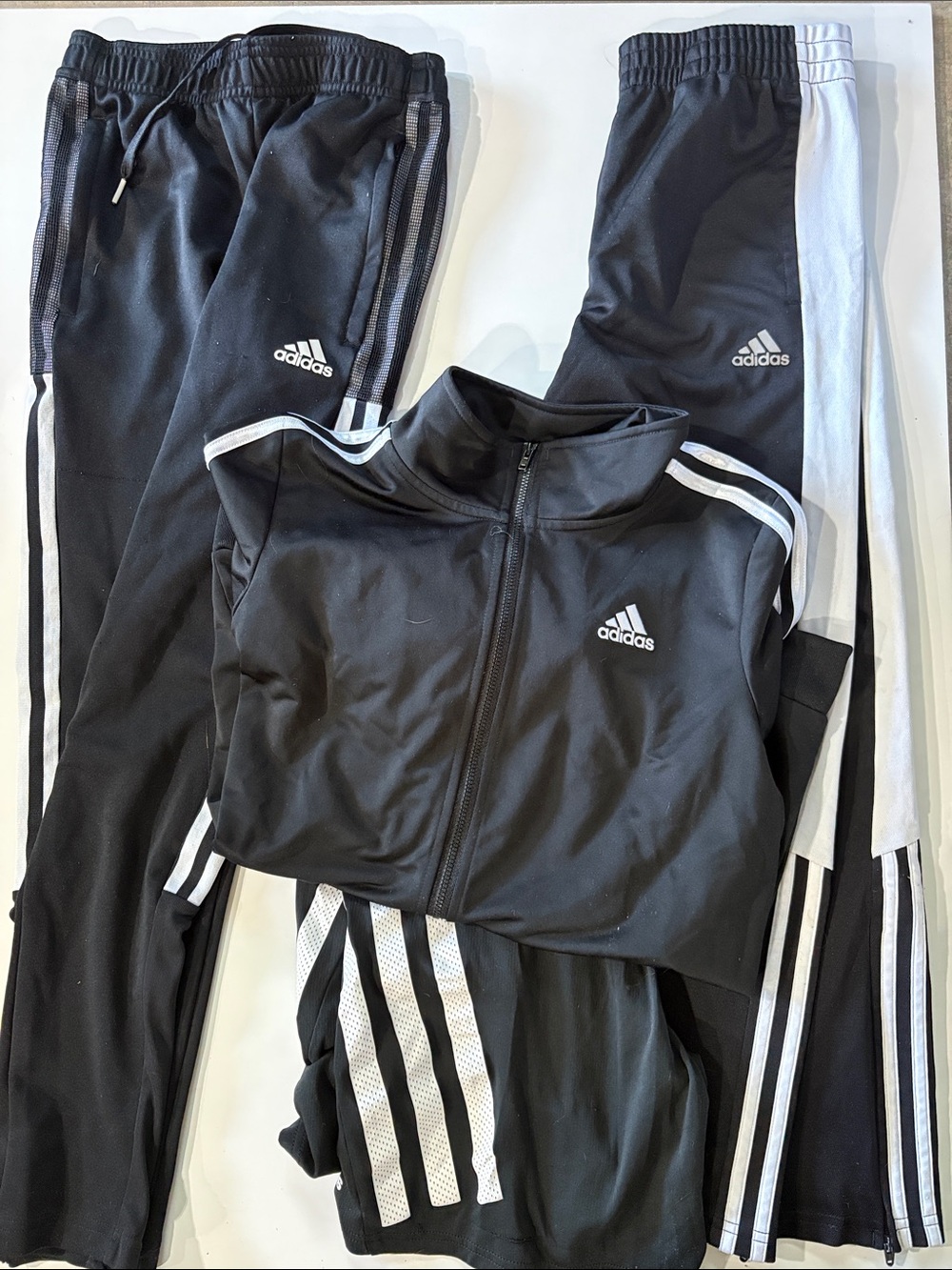 Adidas Lot-adidas soccer warm ups. Coat 14-16, pants 10-12/11-12.